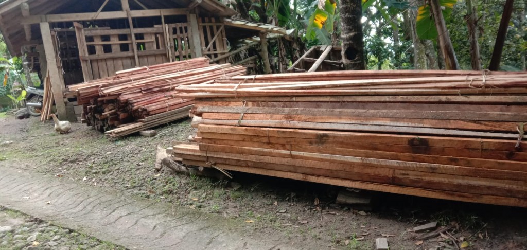 Pembelian Material Kayu Bale Kulkul